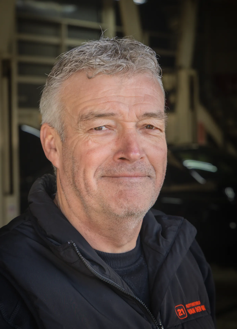 Henk van der Wal in de werkplaats